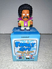 KIDROBOT FAMILY GUY FREAKIN SWEET MINI SERIS VINYL FIGURES SET OF 8 **NEW**