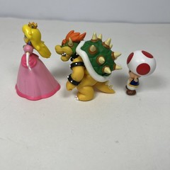Nintendo JAKKS 2.5” Figure Set of 3 MARIO BROS BOWSER PRINCESS PEACH TOAD