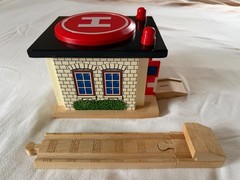 Rescue Hospital Thomas & Friends Wooden Railway (2002) Complete w/ Box