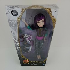 Disney Store Exclusive Descendants MAL (Isle Of The Lost) SIGNATURE DOLL RETIRED