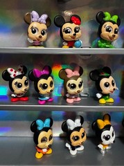 Disney Doorables 24 Minnie Mouse plus 1 Car