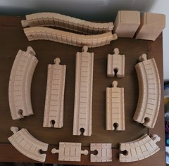 Thomas Wooden Railway Clickety Clack Track Lot of 24 Pieces Good Condition