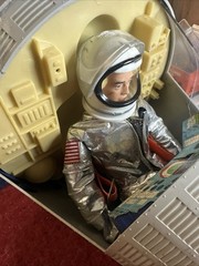 Vintage 1966. Hasbro G.I Joe Official space Capsule Authentic Space Suit USA