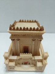VINTAGE MODEL SCALE BONE RESIN CASTLE MAUSOLEUM 4.5″ X 4″ X 4″ BEIGE AND GOLD