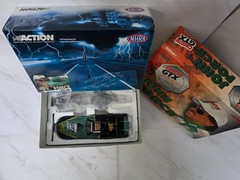 John Force Castrol 2004 Mustang Funny Car 1:24 NHRA Action Racing /168 Hero Card