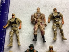 Unbranded Action Figures Army Men Military Soldiers Lot of 11.