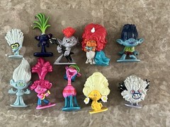Lot of 10 DreamWorks Trolls World Tour Mini Figures