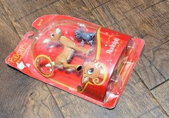 2008 Rudolph The Red Nosed Reindeer Raccoon Playing Mantis Figure New In Package