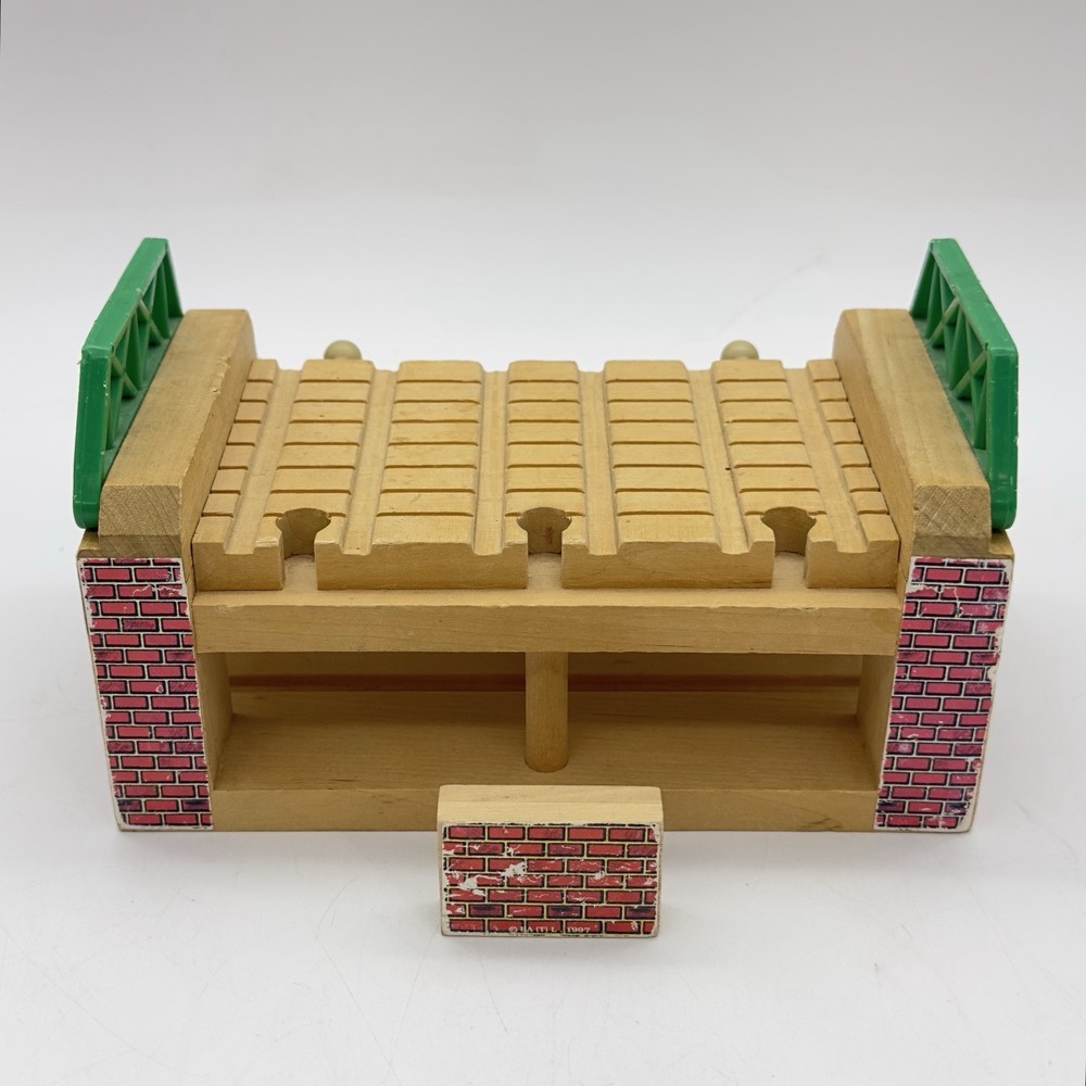 HENRY’S TUNNEL Thomas & Friends Clickety-Clack Wooden Railway 1997 Vintage READ!