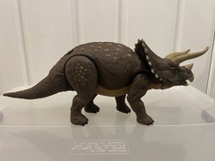 Jurassic Park World Dinosaur Habitat Defender Triceratops Figure Dino Trackers 1