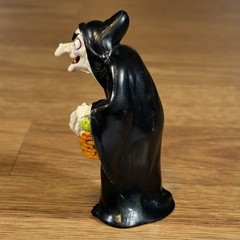 Snow White Evil Witch With Apples 2.5″ Mini Figure PVC Figurine 1993 Disney