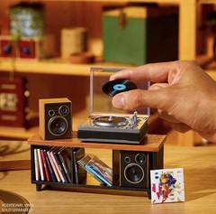 MGA’s Miniverse Real Music Record Player Mini Collectibles Mini Playable Record
