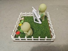 Smiski Gardening Display Set : Painter & Gardening Smiski Display
