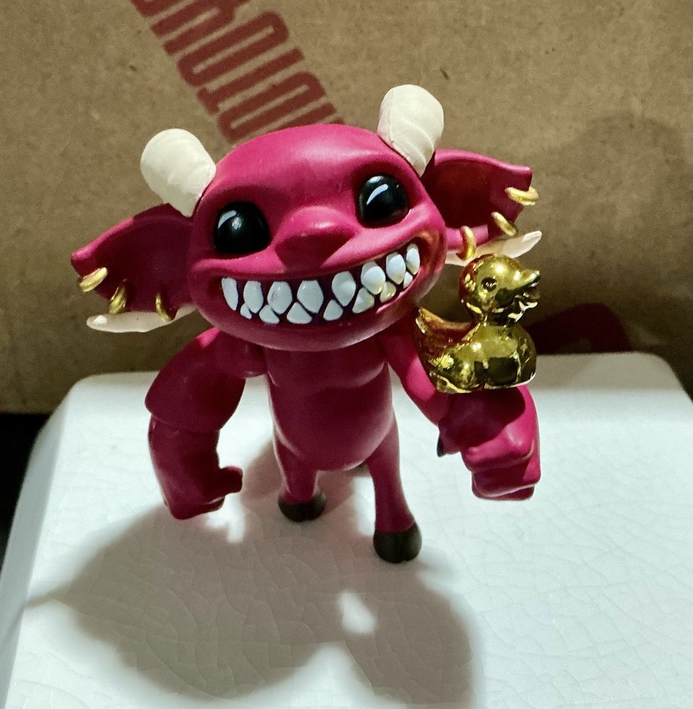 Plunderlings Berry Fawn Hatchling Action Figure With Gold Duck
