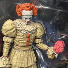 PENNYWISE Movie Maniacs IT Welcome To Derry Figure McFarlane Gold Label Sealed