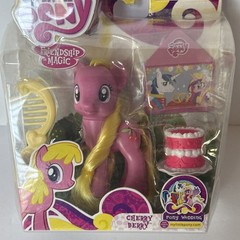 NEW My Little Pony G4 CHERRY BERRY Friendship is Magic Pony Wedding Cake Brush