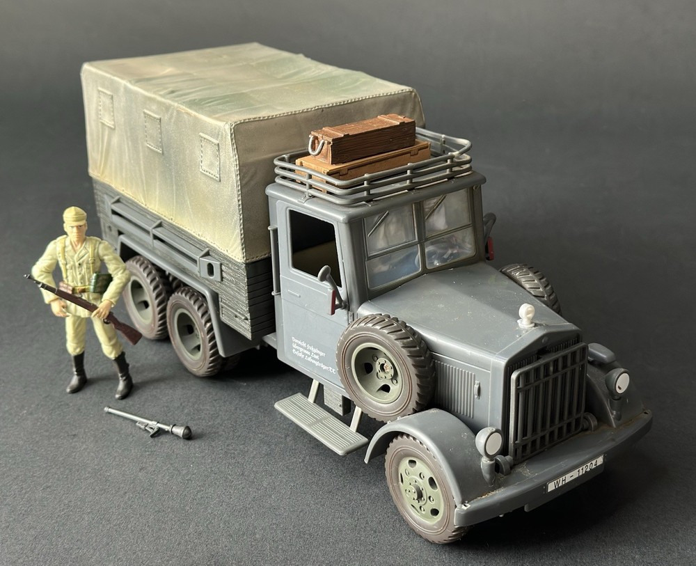 Indiana Jones 1:18 WWII German Military Cargo Truck 3.75 Raiders Of The Lost Ark