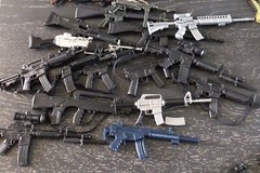 Large Vintage Hasbro 12″ GI Joe US Army Weapons Lot Rifles Machine Guns Knives