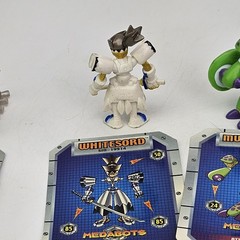Medabots Action Figure Lot 7 Hasbro Takara Tomy 2.5” Mini Figures With Cards