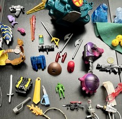 Vintage 90’s Toy Biz X-Men Marvel Action Figure Accessories & Parts 2.2 LB Lot!