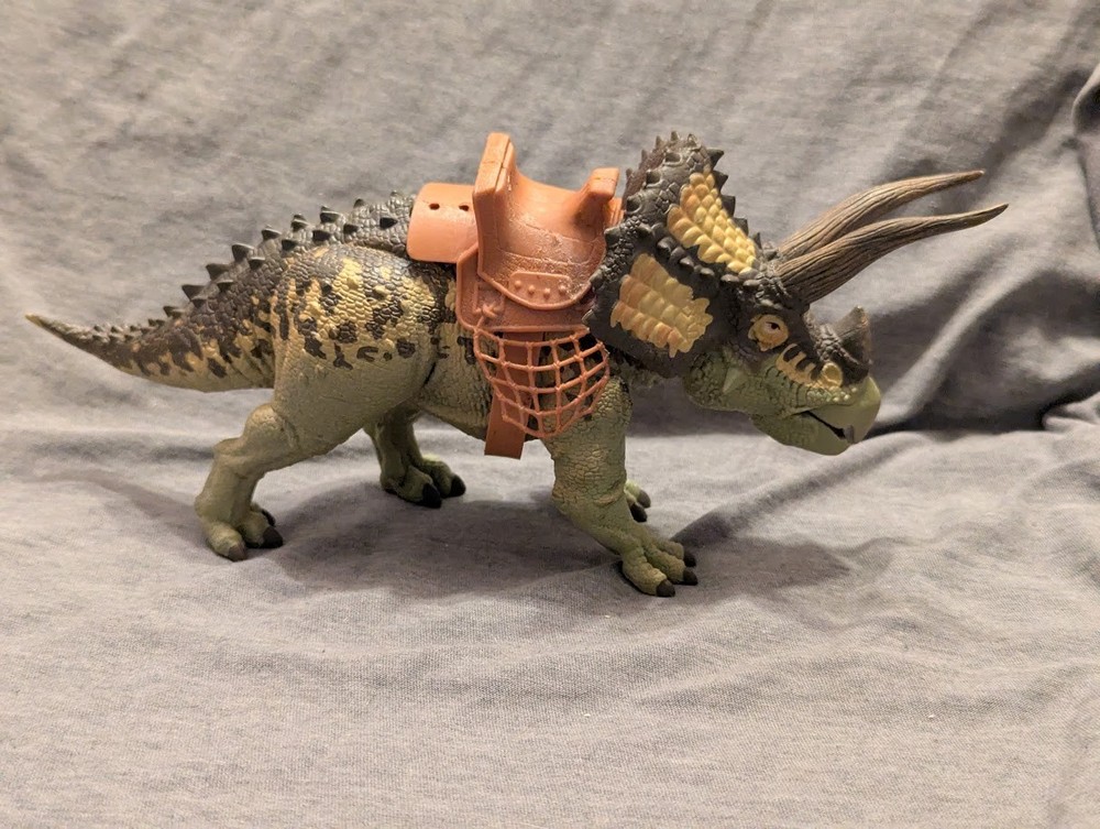 Primal Clash Dino Commander Beast Taming Squad Triceratops Lanard Corps W/saddle