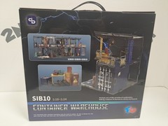 Scene In A Box – SIB 10 CONTAINER WAREHOUSE Diorama – 1:18 / 1:24 – Fresh Retro
