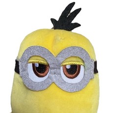 Illumination’s Minions: The Rise of Gru Small Tactile Plush KEVIN Squeeze Me! 9″