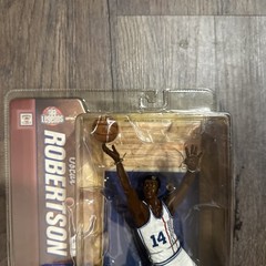 RARE!!! OSCAR ROBERTSON – CINCINNATI ROYALS – 2006 MCFARLANE – NBA LEGENDS
