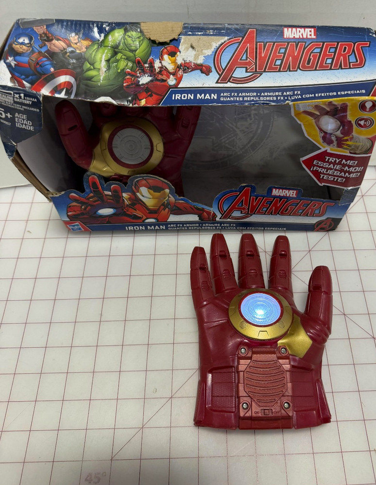2015 Iron Man Arc FX Armor Light Up Sound Glove Marvel Avengers New Opened Box