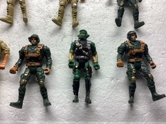 Unbranded Action Figures Army Men Military Soldiers Lot of 11.