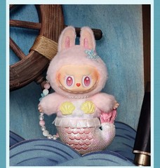 POP MART THE MONSTERS De Vliegende Mokoko Hanging Card POP LAND Exclusive