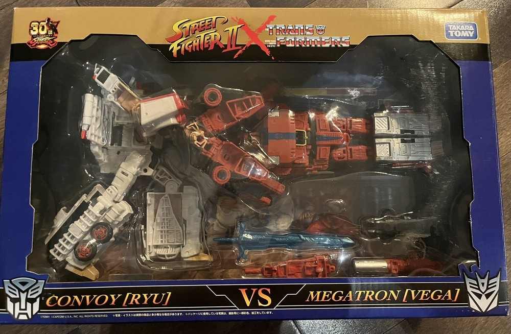 Takara Tomy Version Street Fighter 2 Transformer Optimus RYU vs Megatron M.BISON