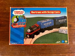 2000 Learning Curve Wooden Thomas Train Bertram with Scrap Cars! New