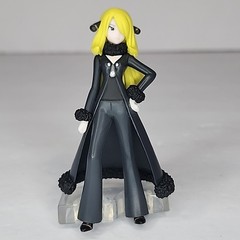 Pokemon Scale World 3.5″ 1:20 Scale Cynthia Shirona Trainer Figure Bandai