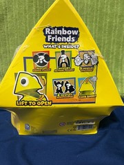 RAINBOW FRIENDS – Collector Bundle – Yellow (Piggy Bank Case w/ 8 Items, Series