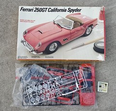 Vintage Ferrari 250GT California Spyder 1/24 TESTORS Model Kit Complete Plastic