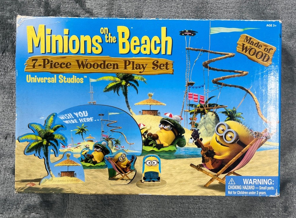 Universal Studios Despicable Me Minions On The Beach 7-Piece Wooden Play Set NEW