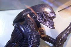 ALIEN VS PREDATOR: BLACK ALIEN XENOMORPH WARRIOR 9 inch DELUXE ACTION FIGURE NEW