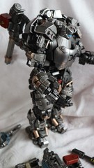 JOYTOY STEEL BONE 09 FIGHTING MECHA SILVER GUARDIAN 9″ Robot & Pilot t6