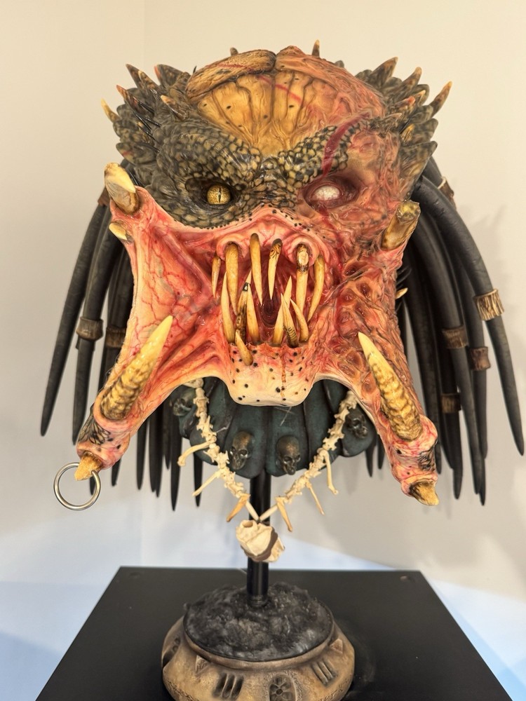 Custom 1:1 Croc Predator Bust Made By MonsterShop