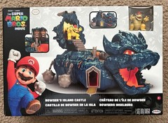 THE SUPER MARIO BROS MOVIE BOWSER’S ISLAND CASTLE PLAYSET w/ BOWSER MINI FIGURE