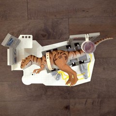 1997 Kenner Lost World Jurassic Park Dino-Damage Medical Center Allosaurus