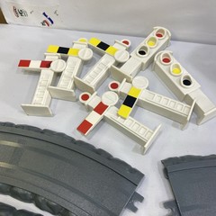 2001 ERTL Thomas The Train-Track-Turntable w/Shed-Crossing-Signals & More