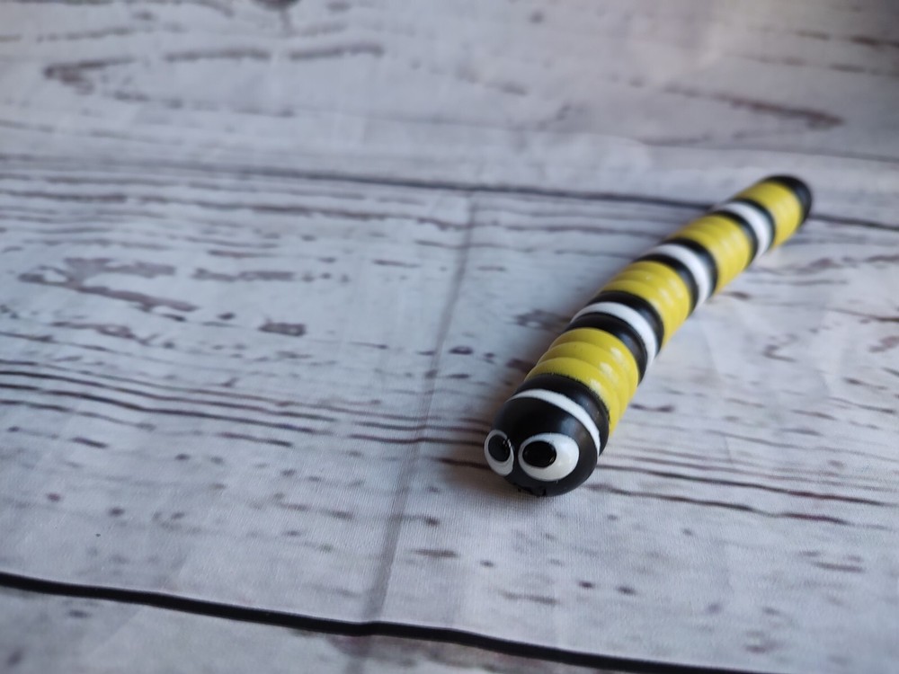 SLITHER iO SERIES 1 MYSTERY FIGURE SINGLE LOOSE #BLACK/WHITE/YELLOW