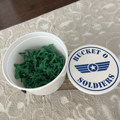 Disney Pixar Toy Story Bucket O’ Soldiers 64 Green Army Men Thinkway Toys