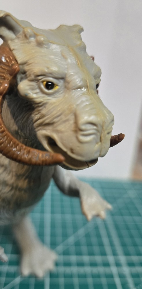 Vintage 1979 Star Wars ESB Tauntaun Figure Only closed Belly Kenner Original