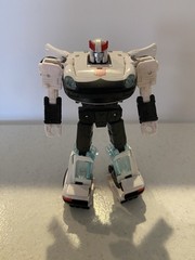 Hasbro Transformers War for Cybertron Earthrise Deluxe Class Prowl