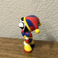 New Moose Toys The Amazing Digital Circus Official Pomni 2″ Mini Vinyl Figure