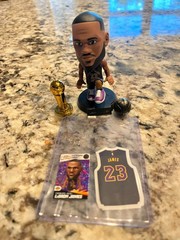2024 Zuru NBA Ballers LeBRON James Super Rare Los Angeles Lakers with Trophy
