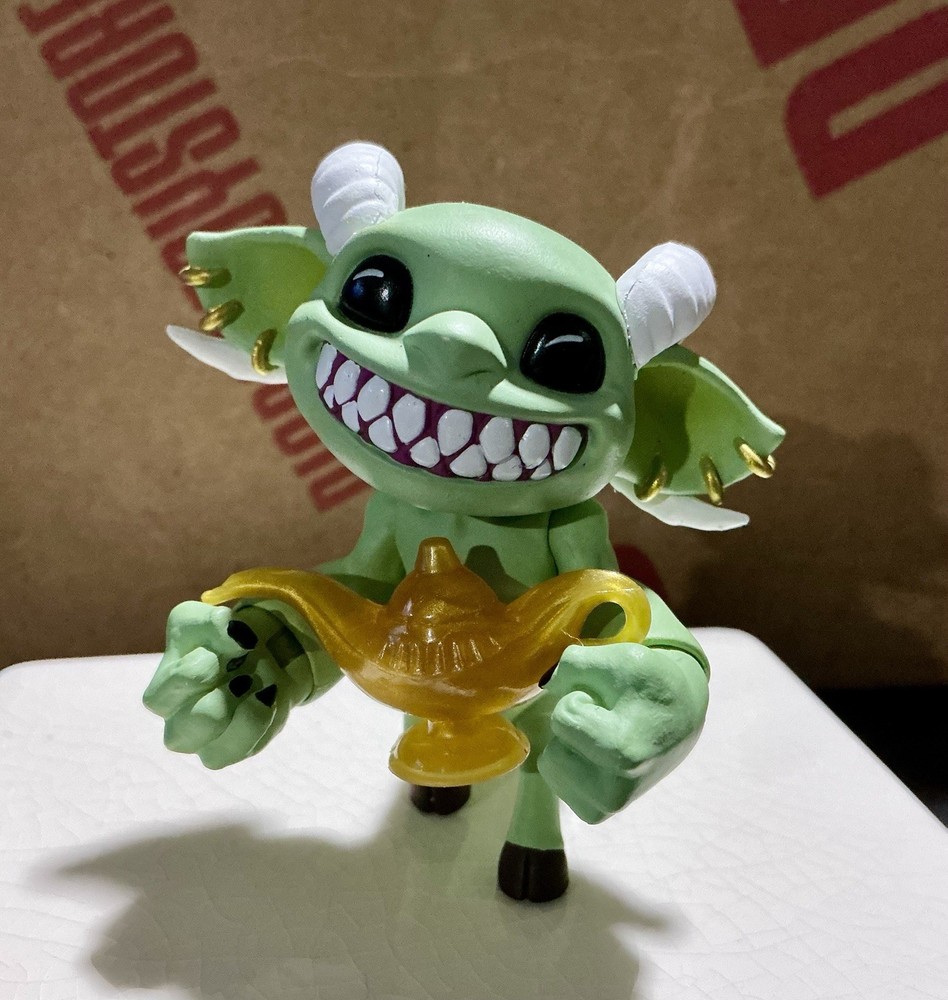 Plunderlings Mint Fawn Hatchling Action Figure With Genie Lamp